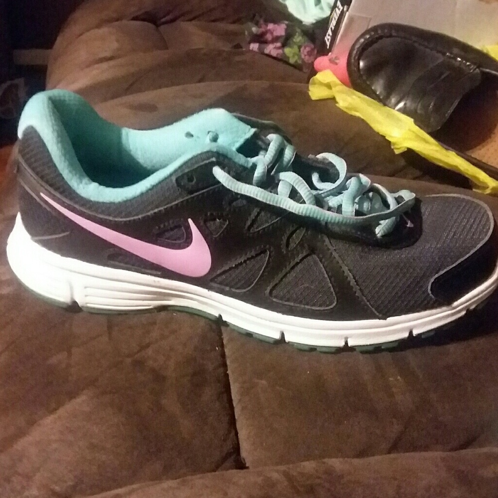 Nike revolution 2